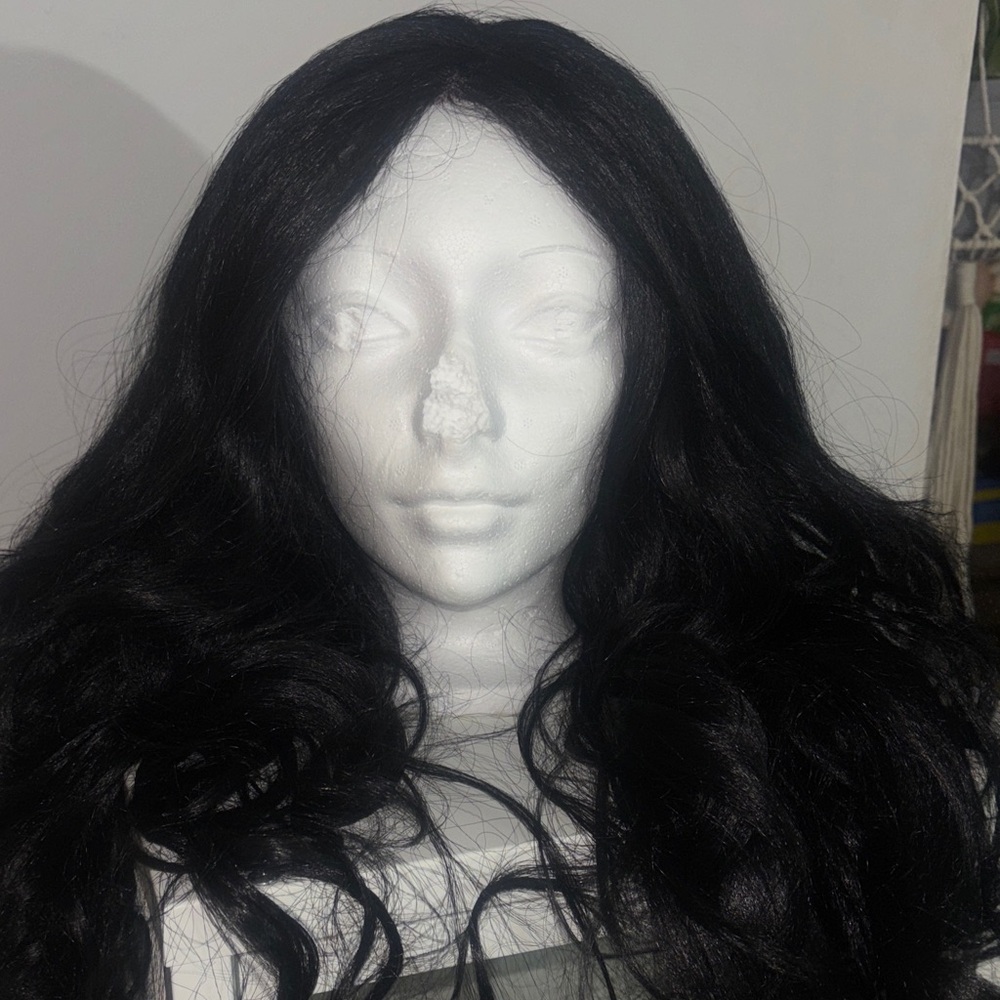 Elegant Black Wavy Hair Wig